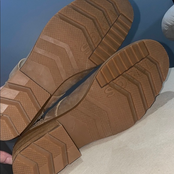 Sorel Tan Ankle Booties with Stylish Design - Picture 6 of 9